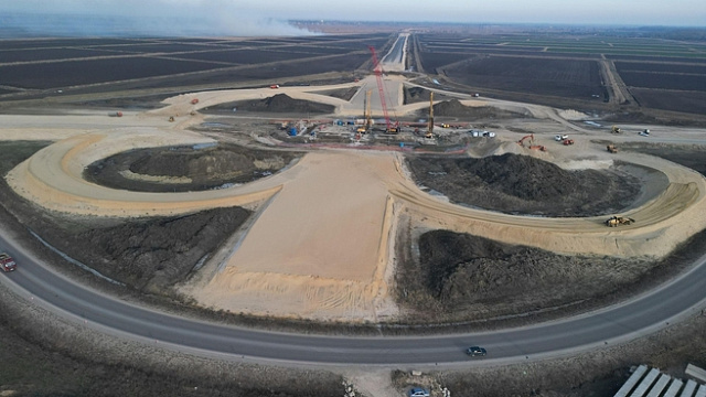 Названы сроки завершения строительства трассы от Краснодара к Крымскому мосту