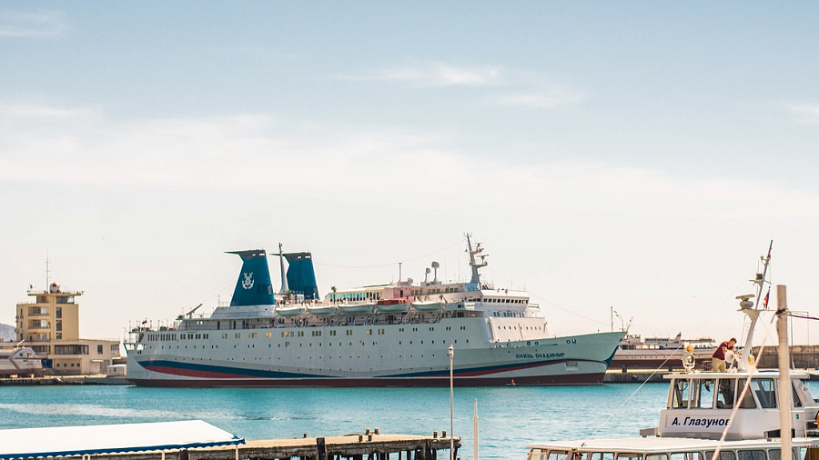 Компания-оператор прокомментировала ситуацию с застрявшими туристами на борту лайнера «Князь Владимир» в Сочи