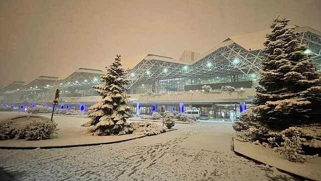 Зимняя сказка в марте. В Сочи ночью 18 марта прошел сильный снег. Видео