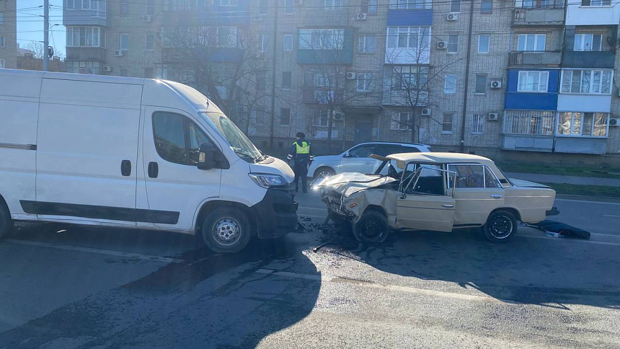 Умерший за рулем водитель устроил аварию на «встречке» в Краснодаре