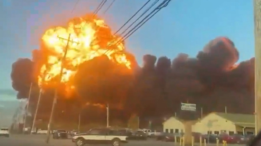 На видео попал страшный момент крушения UPS в Луисвилле с 7 жертвами