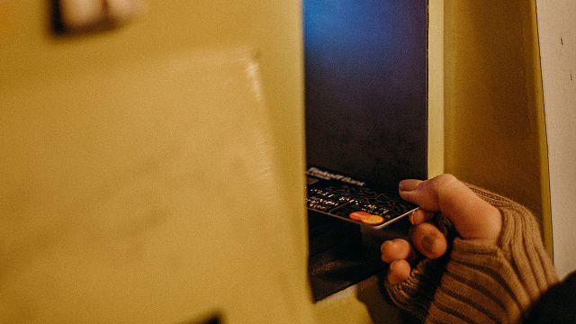 Житель Краснодара в свой день рождения поссорился с девушкой и украл кошелек, чтобы купить продукты