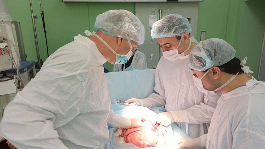 10-килограммовую опухоль удалили пациенту врачи ККБ№2 в Краснодаре
