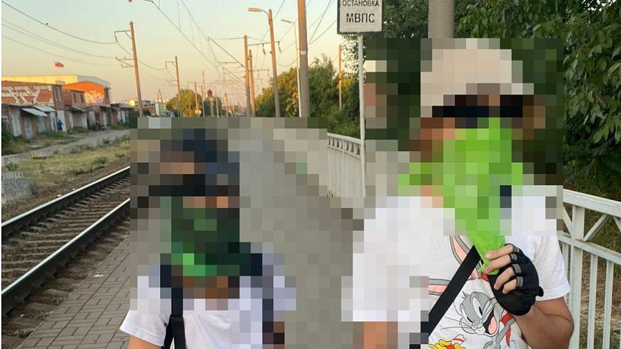 Трое 12-летних зацеперов рисковали жизнью на железной дороге в Краснодаре