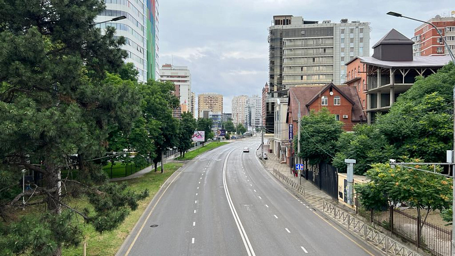 В Краснодаре и крае в начале недели сохранится влияние циклона с дождями, грозами и порывистым ветром