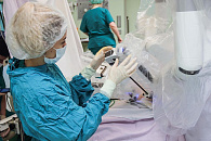 В Краснодаре хирурги впервые при помощи робота провели расширенную экстирпацию матки