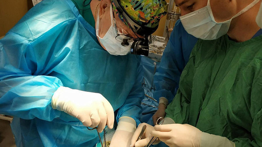 Кубанские врачи удалили 6-килограммовую опухоль пациентке из Ташкента