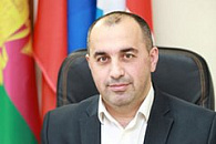 Обыскали и забрали: что известно о задержании главы Крымска Яниса Будагова, подозреваемого в махинации с земельным участком