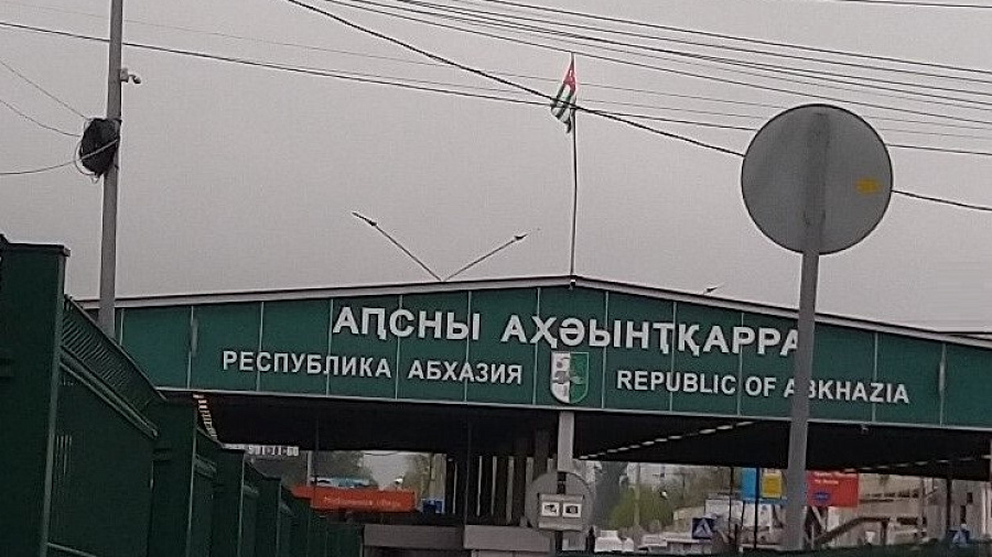 Нагрузка на пункт пропуска «Адлер» на российско-абхазской границе превышена в 7 раз