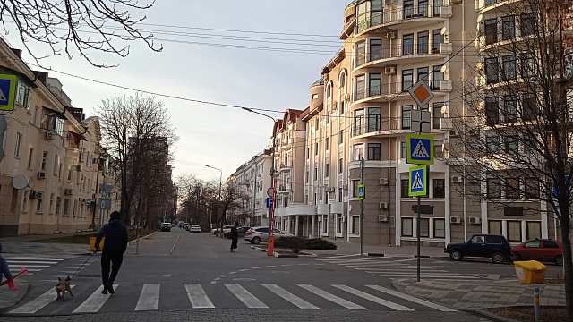 В Краснодаре и крае в воскресенье погода порадует весенним теплом до +17°, но местами — дожди и сильный ветер