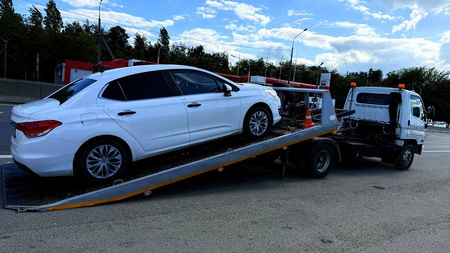 Приставы арестовали более 20 авто на Кубани во время майских праздников