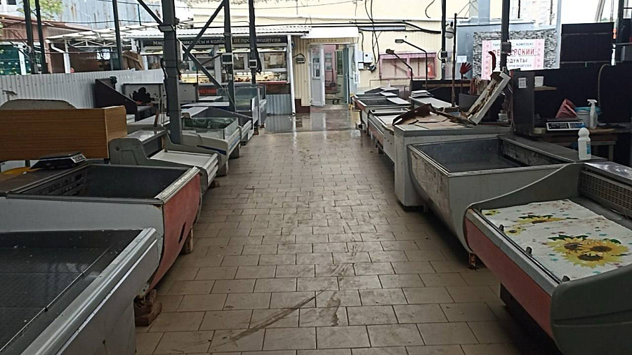 В Анапе судебные приставы остановили работу Фермерского рынка