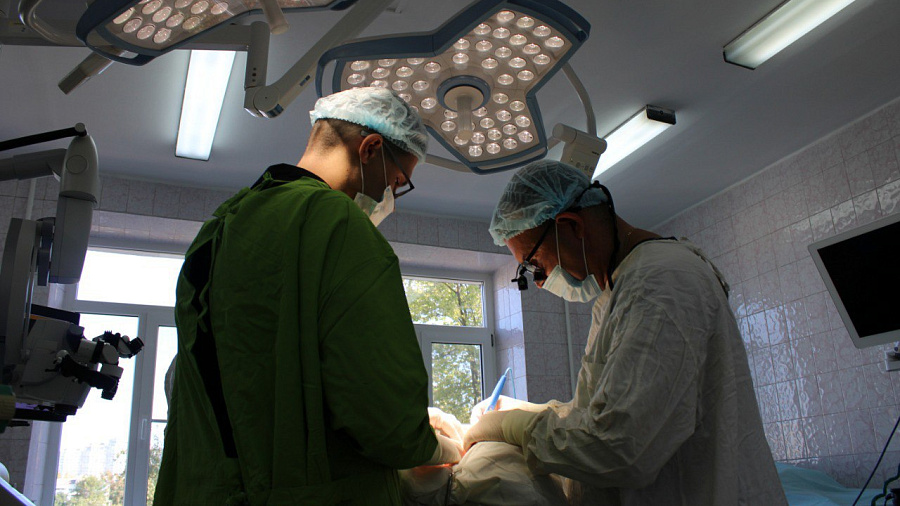 Краснодарские онкологи удалили из полости рта пациента раковую опухоль размером с куриное яйцо