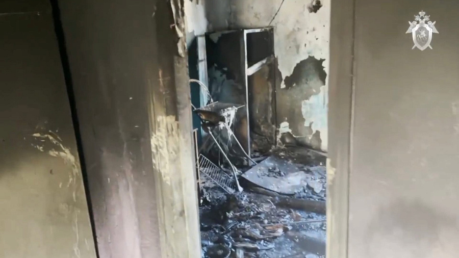 В Адыгее при пожаре в частном доме погибли двухлетний и годовалый малыши