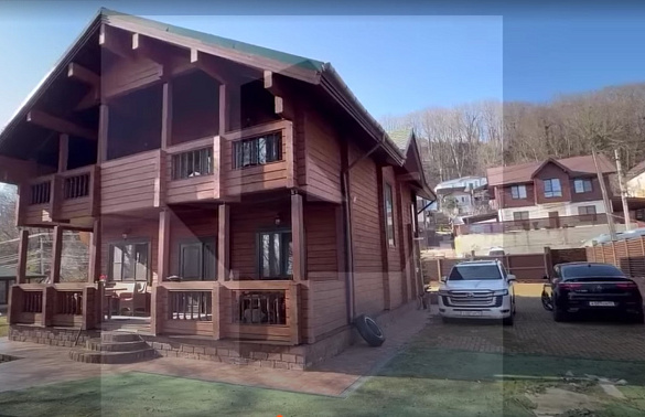 У арестованного судьи Сочи нашли нацистские кинжалы и шлем Хищника