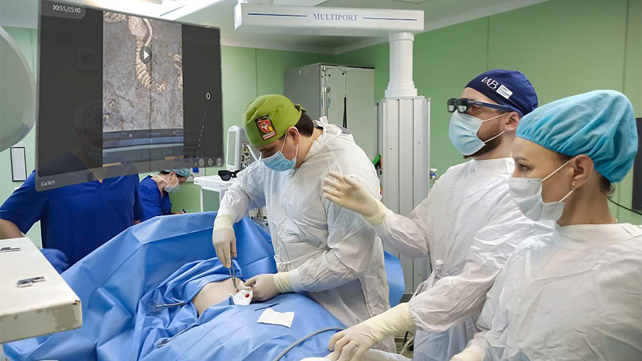 Краснодарские хирурги начали проводить операции в очках дополненной реальности