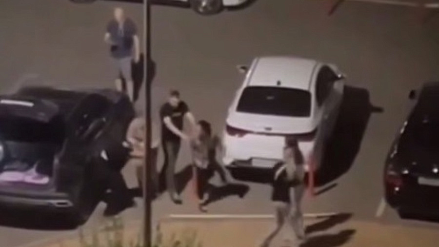 Массовая драка со стрельбой произошла во дворе жилого дома в Краснодаре