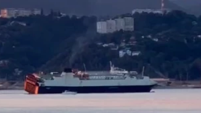 Под Туапсе сухогруз Lider Bulut с овощами и фруктами накренился сильнее при попытке снять его с мели