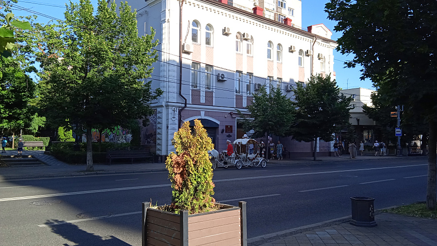 В Краснодаре и крае 8 июля сохранится очень жаркая погода, местами пройдут кратковременные дожди с грозами