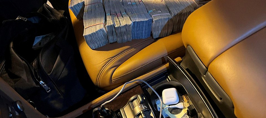Водитель Lexus пытался вывезти 107 миллионов рублей в Абхазию из Сочи