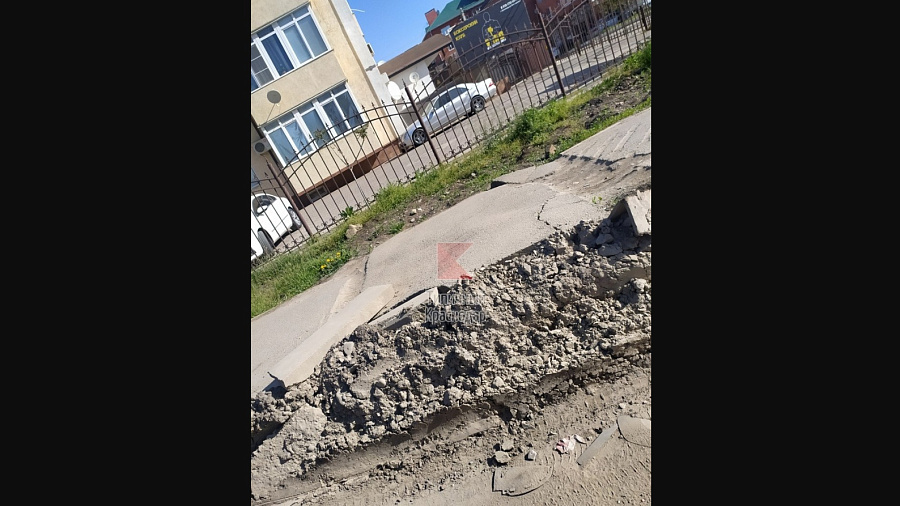 «Попытались вернуть вырезанный кусок асфальта»: жители Краснодара пожаловались на восстановление тротуаров после дорожных работ