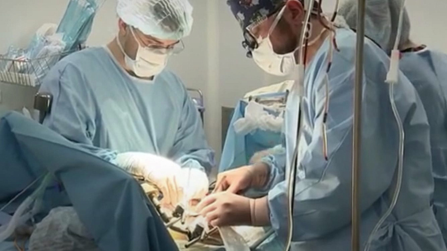В Краснодаре врачи помогли спасти новорожденную девочку с нарушенным кровотоком и отказывающими органами