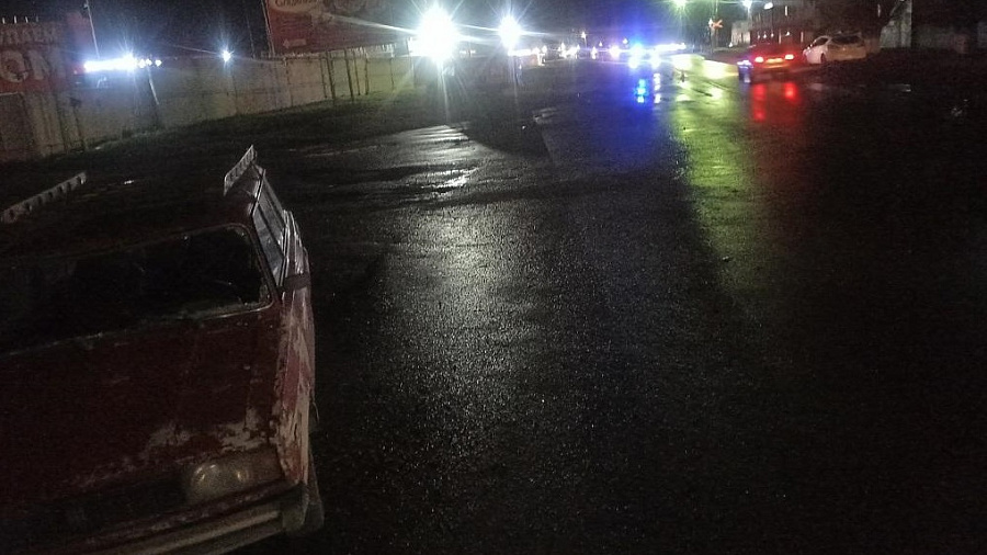 В Армавире автомобиль сбил насмерть стоящего на проезжей части мужчину