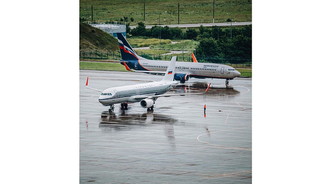 Аэропорт Геленджика не принял 4 самолета из-за бушующего штормового ветра