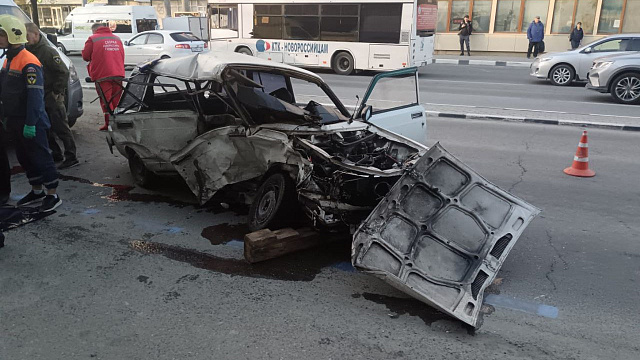 В Новороссийске в ДТП с Mercedes погибли водитель и пассажир «ВАЗ»