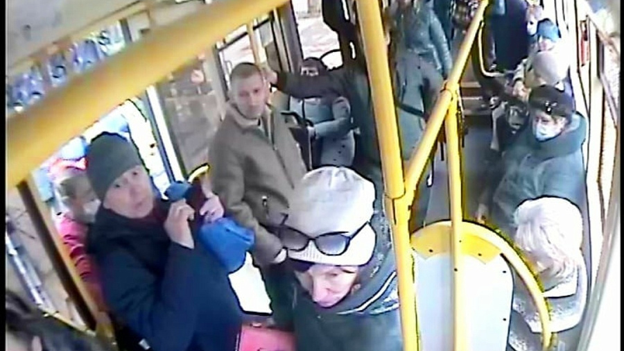 В Краснодаре трамвай сняли с маршрута из-за нежелания пассажиров надевать маски