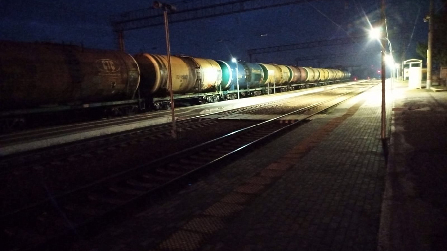 В Краснодарском крае грузовой поезд сбил насмерть мужчину