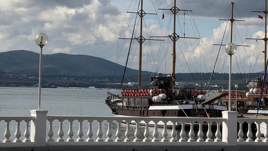 Температура морской воды у берегов Краснодарского края 28 июня в период дождей понизится до 21-23°C