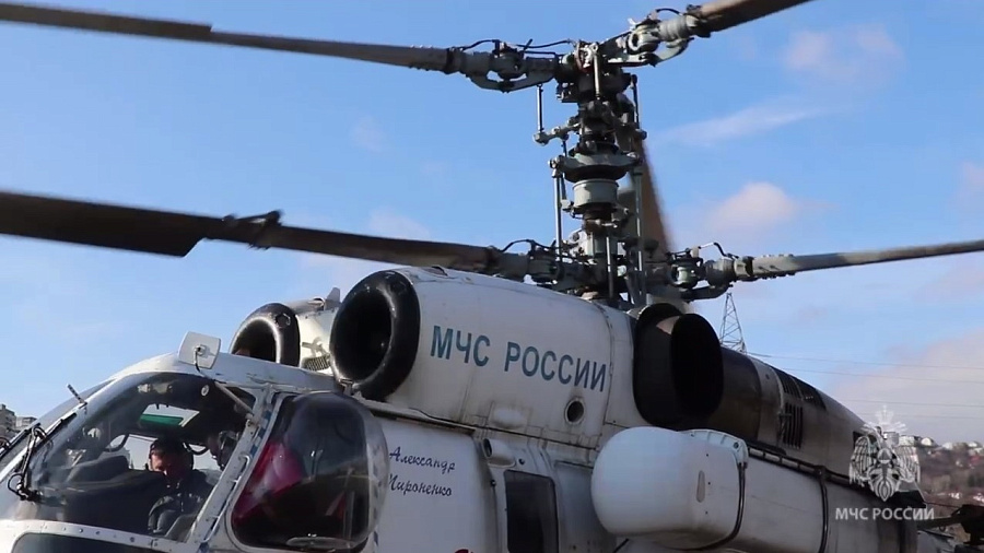 МЧС эвакуировало фрирайдеров с опасного склона горы хребта Аибга в Сочи