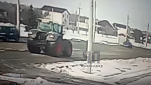 Момент столкновения скорой с трактором на Кубани попал на видео