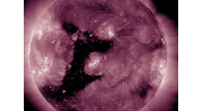 Солнце «написало» перевернутую единицу, предвещая всплеск магнитных бурь в 2026 году