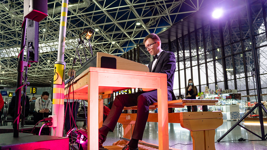 Музыка из «Звездных войн» и «Розовой пантеры» прозвучала в аэропорту Сочи на органном концерте, организованном фондом «Вольное дело»