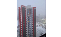 На балконе казанского ЖК повесили огромную женщину, перепугав жильцов