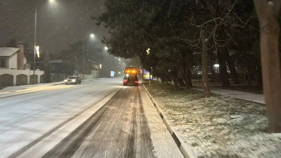 Геленджик завалило снегом перед Новым годом