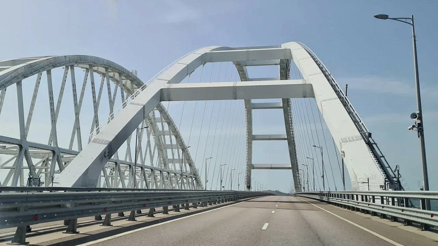 На подъездах к Крымскому мосту образовалась пробка из 215 автомобилей