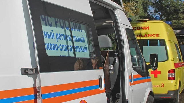 В Сочи спасатели помогли женщине, повредившей ногу во время прогулки по лесу