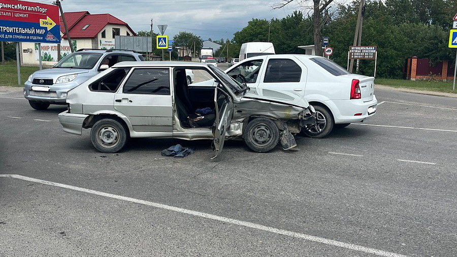 В Крымском районе семья пострадала в аварии 