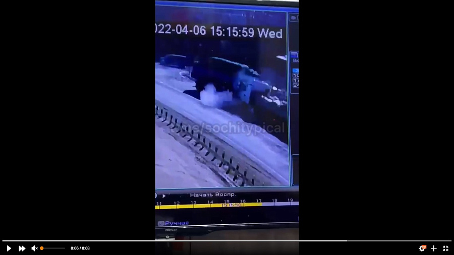 Опубликовано видео момента ДТП в Джубге, в котором загорелись два грузовика