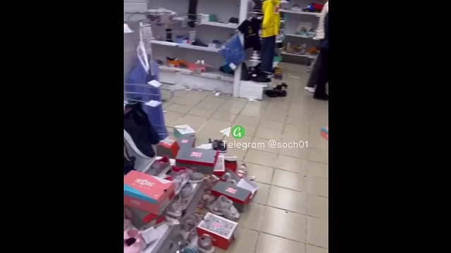 В Сочи покупатели устроили погром в детском магазине и попали на видео