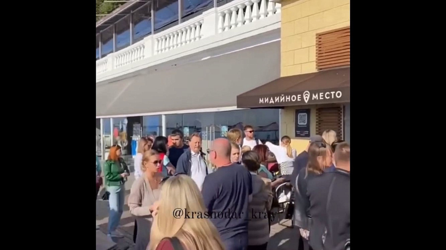  Очереди в рестораны на набережной в Сочи попали на видео