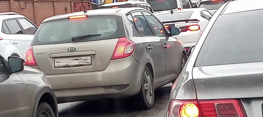 Водителей хотят лишать прав на полгода за ксенон и мигающие стоп-сигналы