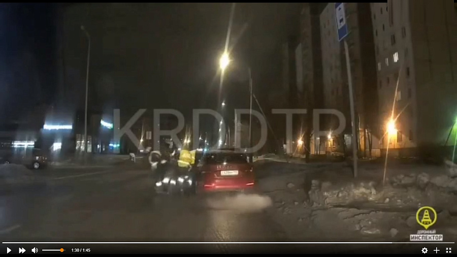 Водитель из Краснодарского края протащил инспектора ДПС за машиной сотни метров и попал на видео