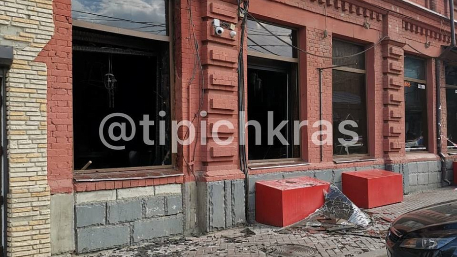 В Краснодаре сгорел ночной клуб «Амбар» на улице Красноармейской 