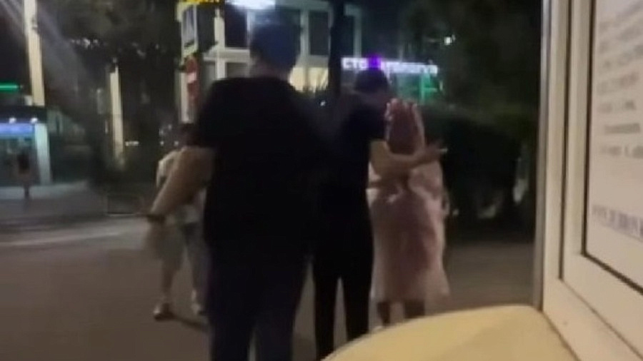 В Сочи полиция ищет участников конфликта с участием певицы и группы мужчин
