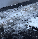 Прокуратура начала проверку после падение льда с крыши на прохожего 