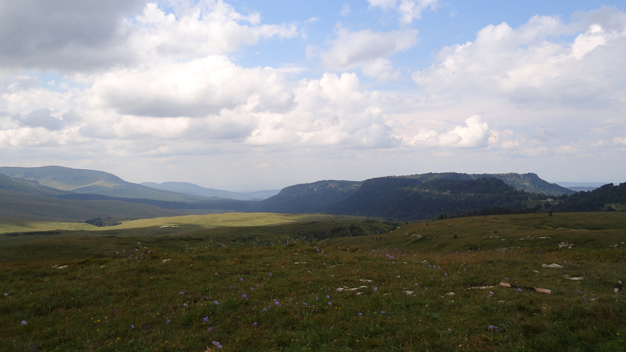 В районе Даховской, а также горных курортах Адыгеи и Кубани в воскресенье установится малооблачная, теплая погода с локальными дождями